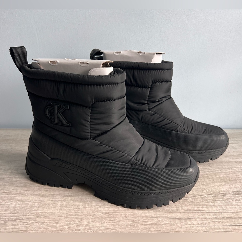 Calvin Klein Women's Black Nelsa Round Toe Casual Lug Sole Booties Size 10